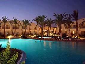 LUNA SHARM 